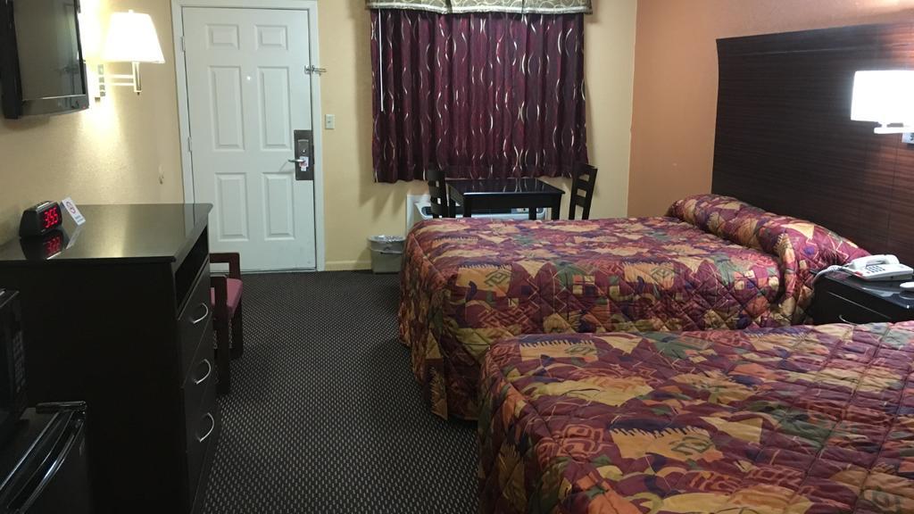 Redwood Inn - White Hall Экстерьер фото