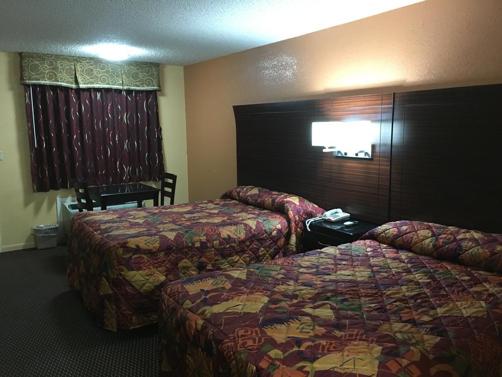 Redwood Inn - White Hall Экстерьер фото