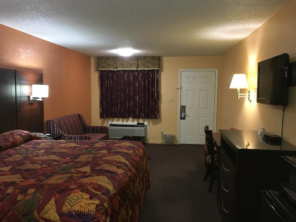 Redwood Inn - White Hall Экстерьер фото