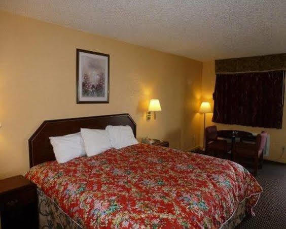 Redwood Inn - White Hall Экстерьер фото
