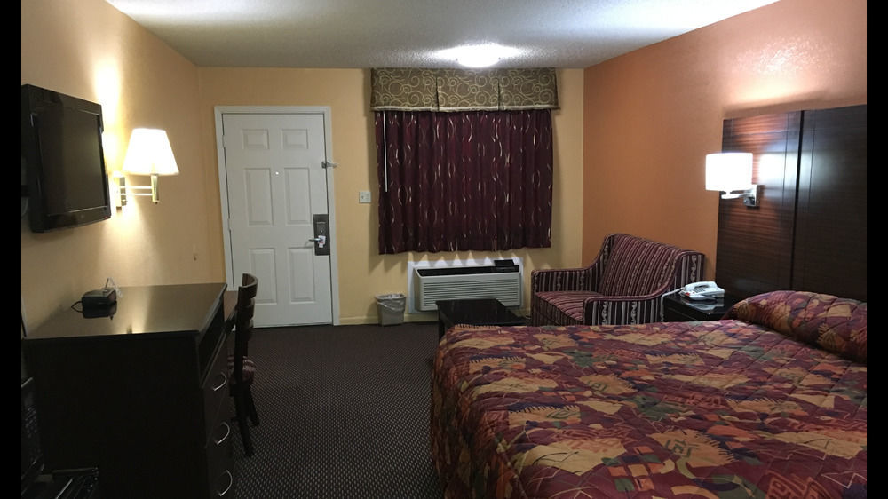 Redwood Inn - White Hall Экстерьер фото