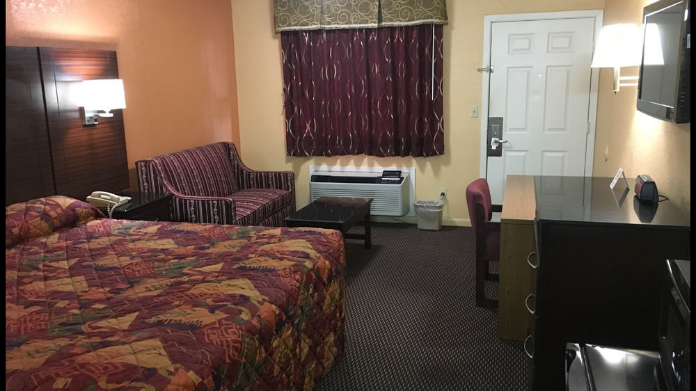 Redwood Inn - White Hall Экстерьер фото