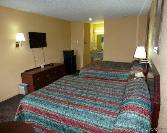 Redwood Inn - White Hall Экстерьер фото
