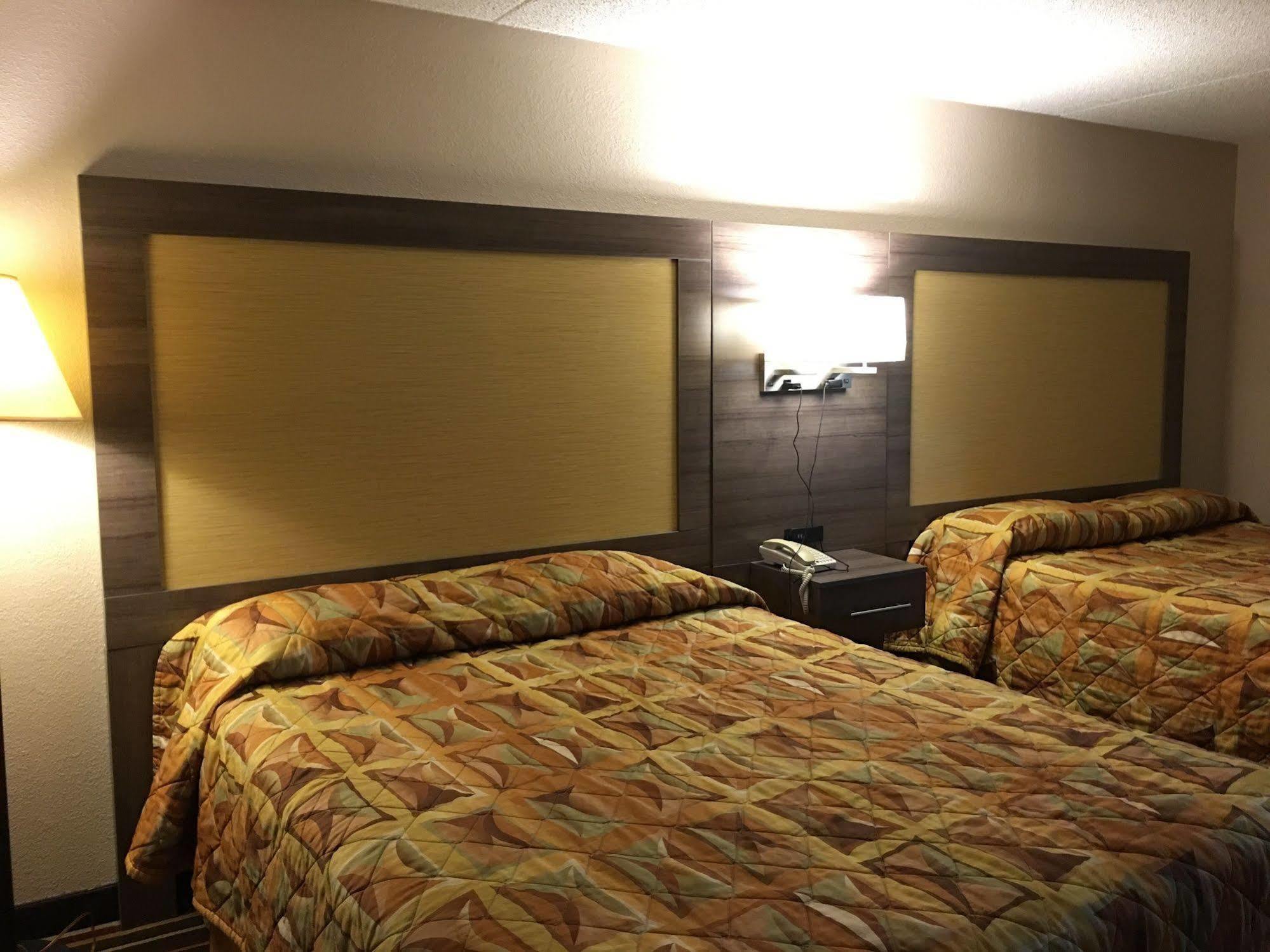 Redwood Inn - White Hall Экстерьер фото