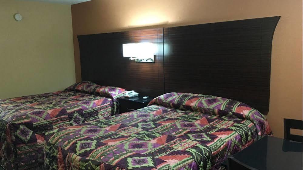 Redwood Inn - White Hall Экстерьер фото